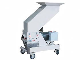 Machine-Side Plastic Crusher - The Nemesis of Water Outlet Materials